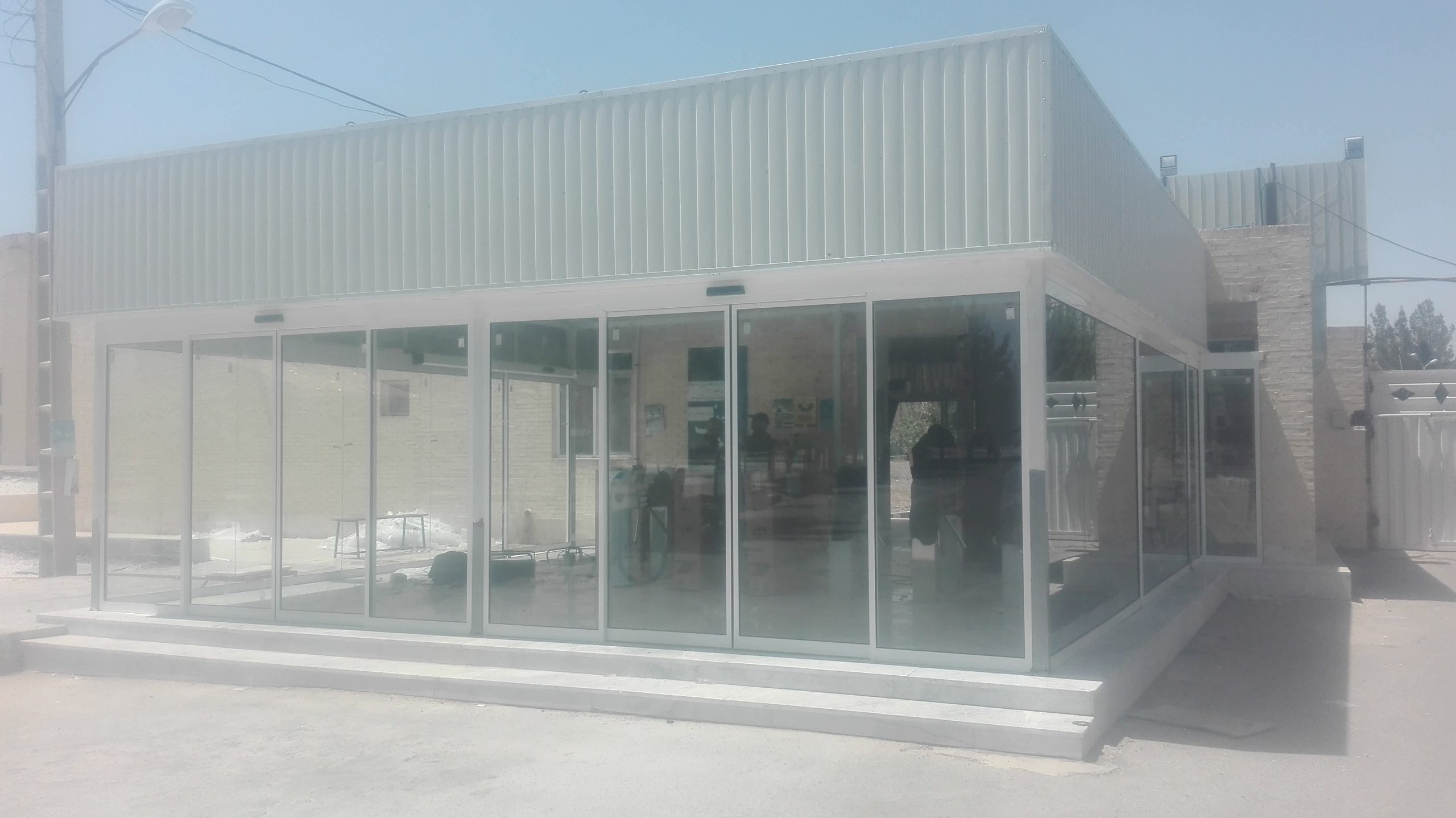درب شیشه ای